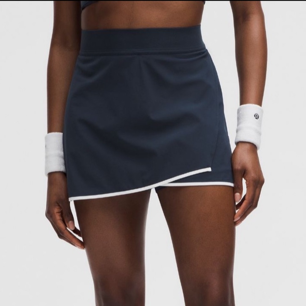 NWOT Lululemon navy skirt XS